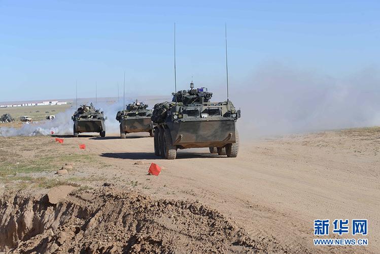 "实兵对抗演习:蓝军首次承担进攻作战任务